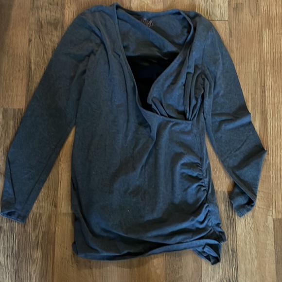 Bundle of maternity long sleeve shirts - Picture 8 of 9